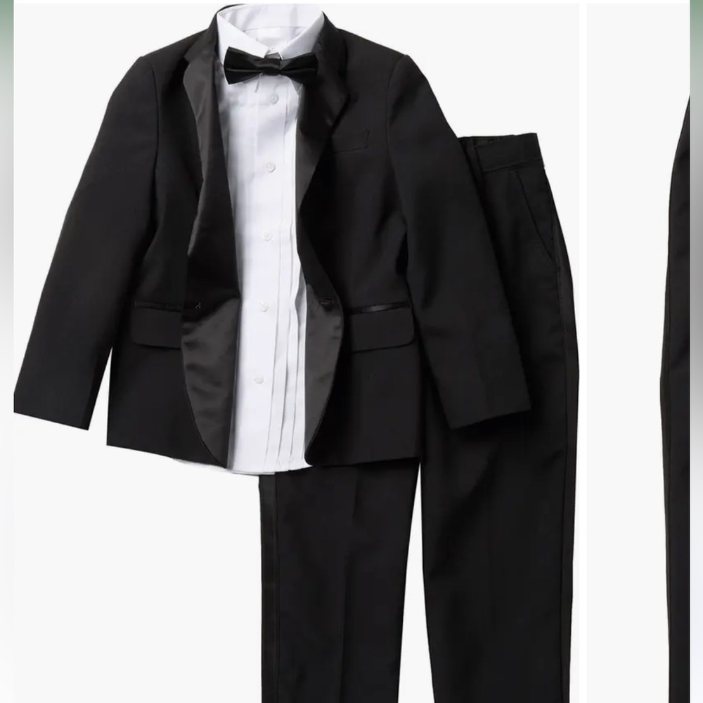 Nautica boys tuxedo.  NWT!  Size 6.